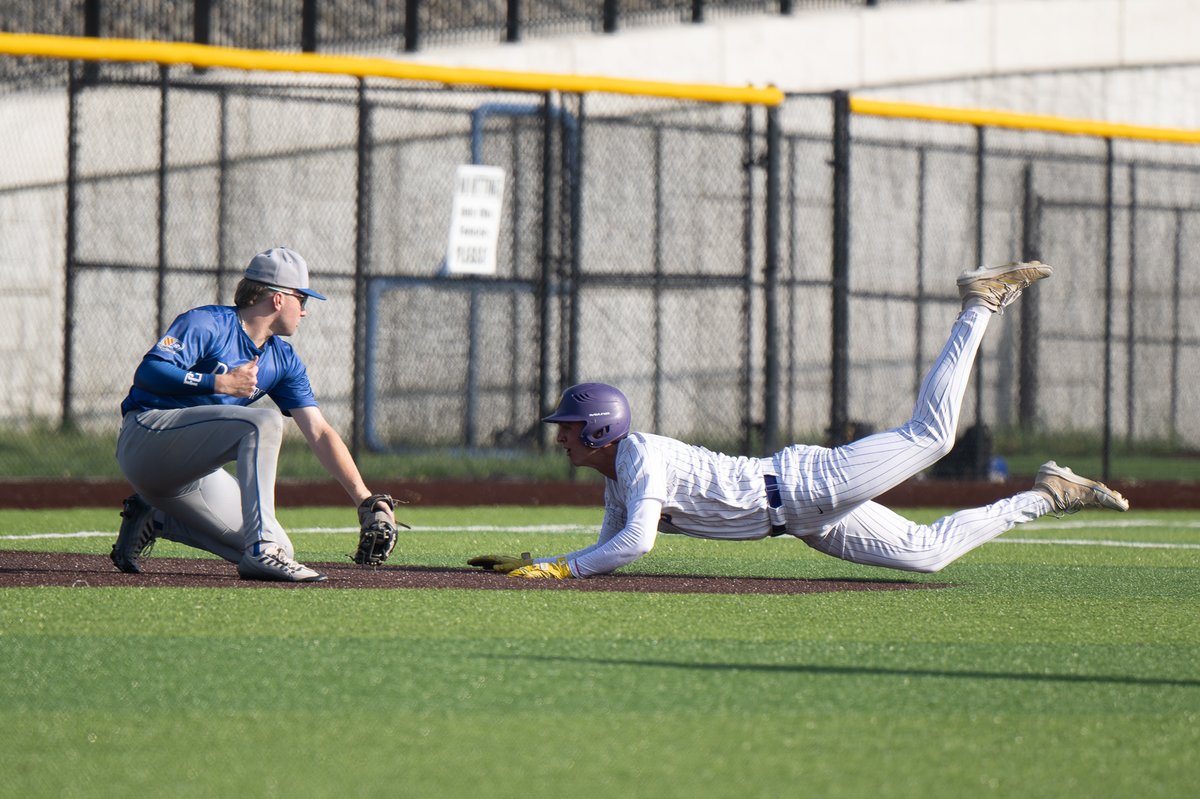 The @BshsWildcat had themselves a day as they take down @GoHawklets ...story in today's examiner.net Also..@DrewMcConnell19 was a beast with his bat! @AlthausEJC @WildcatsBSHS @TheBSWildcats