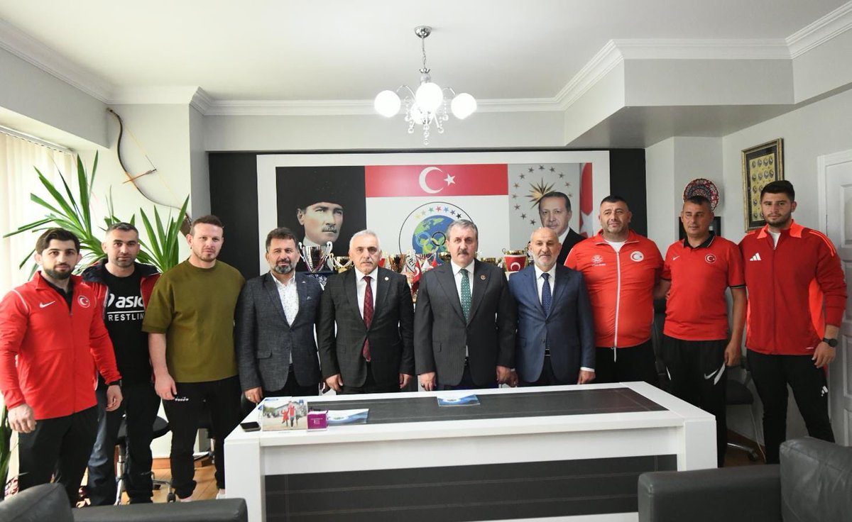 Genel Başkanımız Sayın Mustafa Destici bir dizi ziyaret ve temaslarda bulunmak için gittiği Sakarya da Hendek Güreş İhtisas Kulübü nü ziyaret etti.