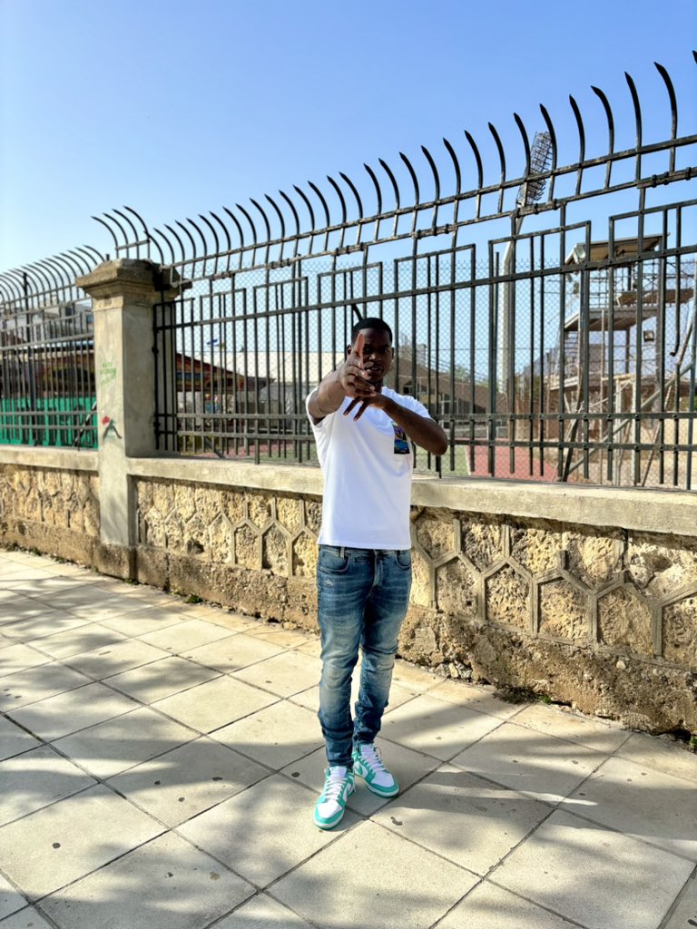 vontae99's tweet photo. Exploring the world way out in Greece 🇬🇷 with it 🍃🔥 https://t.co/U6rCXotA9w