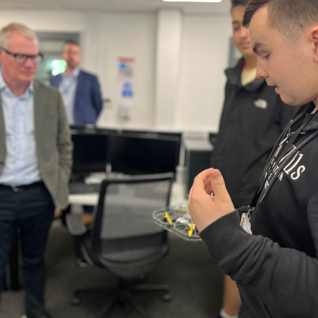 💼 Getting down to business in Solihull. 🏫 @SolihullCollege welcomed Mayor Richard Parker to view the college's facilities and meet students from their computing and technology courses and animal welfare programme.