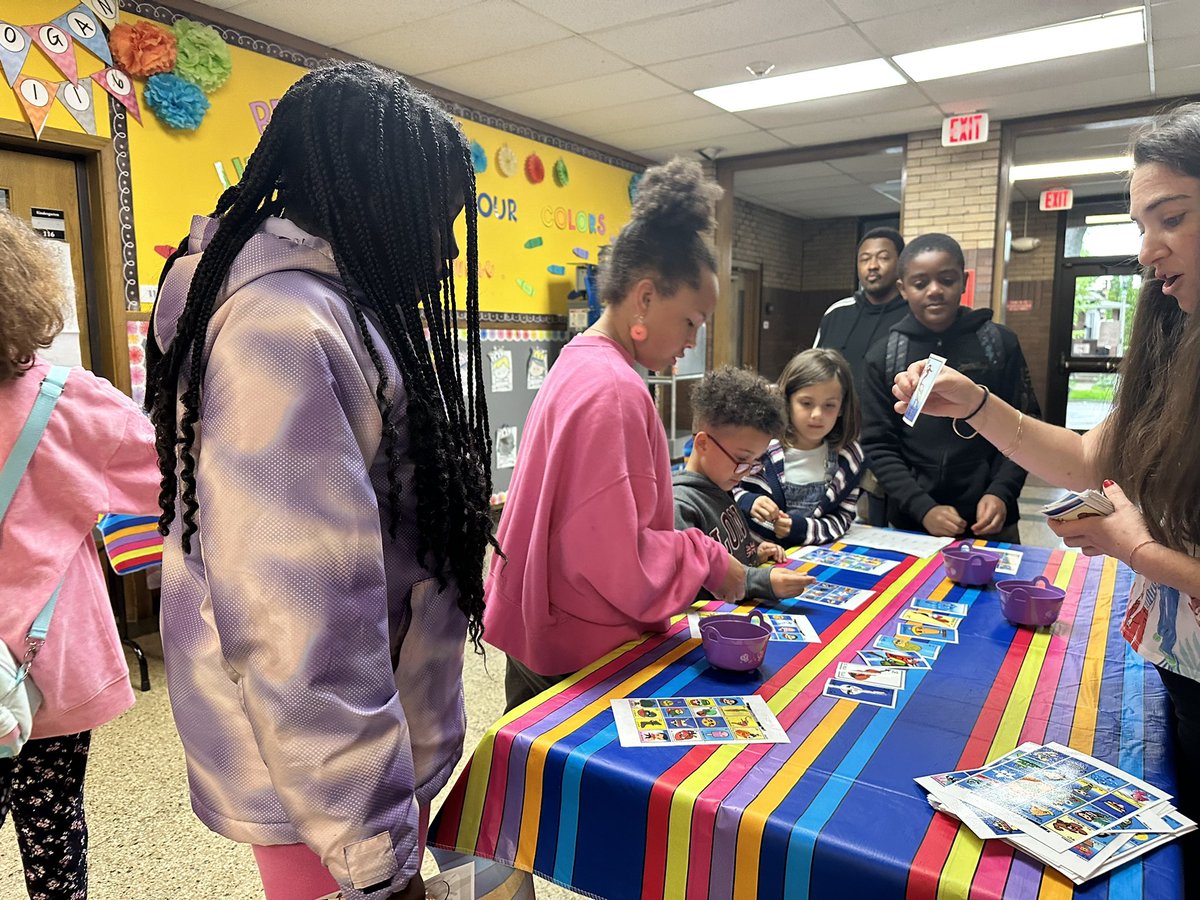 Maestra Zaragoza (@irvingespanol) on Twitter photo Students & families immersing in the culture of Spanish speaking countries by playing with traditional toys, puzzles, lotería & Pirinola during Irving’s Art Fest 2024! <a href="/OakPark97/">Oak Park District 97</a> Students & families immersing in the culture of Spanish speaking countries by playing with traditional toys, puzzles, lotería & Pirinola during Irving’s Art Fest 2024! <a href="/OakPark97/">Oak Park District 97</a>