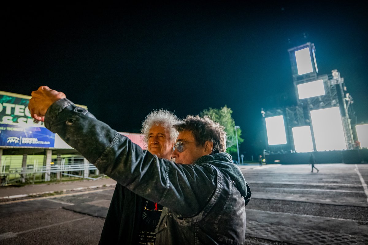 jeanmicheljarre's tweet photo. Some moments from last night's rehearsals, brainstorming with @drbrianmay. Nearly ready for you at Bridge From the Future, this Sunday in Bratislava. Don't forget it's FREE ENTRY and open to all! @StarmusFestival @ESET
#Starmus #Bratislava #ESET #BridgefromtheFuture #music https://t.co/OAHzMr0tQX