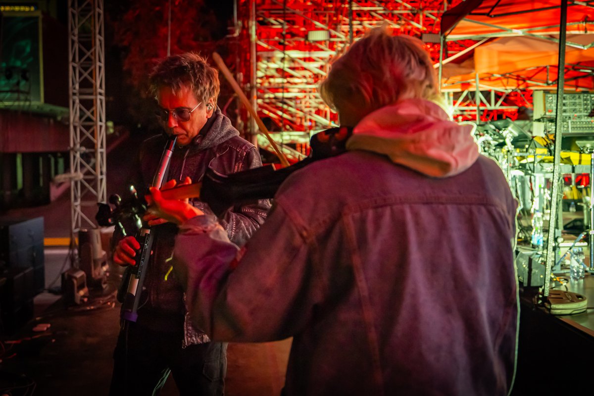jeanmicheljarre's tweet photo. Some moments from last night's rehearsals, brainstorming with @drbrianmay. Nearly ready for you at Bridge From the Future, this Sunday in Bratislava. Don't forget it's FREE ENTRY and open to all! @StarmusFestival @ESET
#Starmus #Bratislava #ESET #BridgefromtheFuture #music https://t.co/OAHzMr0tQX