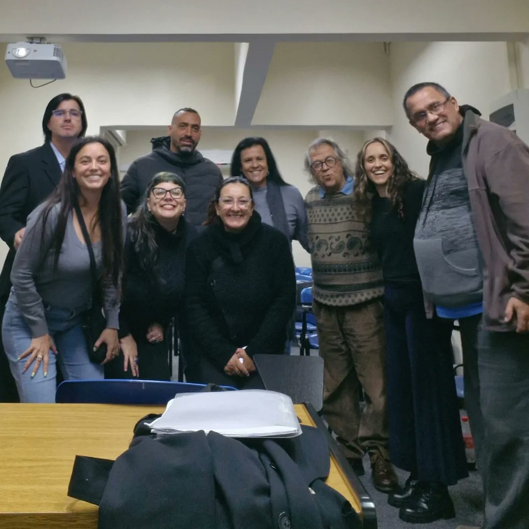 UPedidosya's tweet photo. Lanzamiento del libro "Empreendedores Ya", escrito y organizado por un equipo de extensión y investigación de la univerdad, con quienes hicimos muchos intercambios en los últimos años.
Arriba a la colectividad y solidaridad en la lucha ✊🏽 https://t.co/iOmRXzUAQe