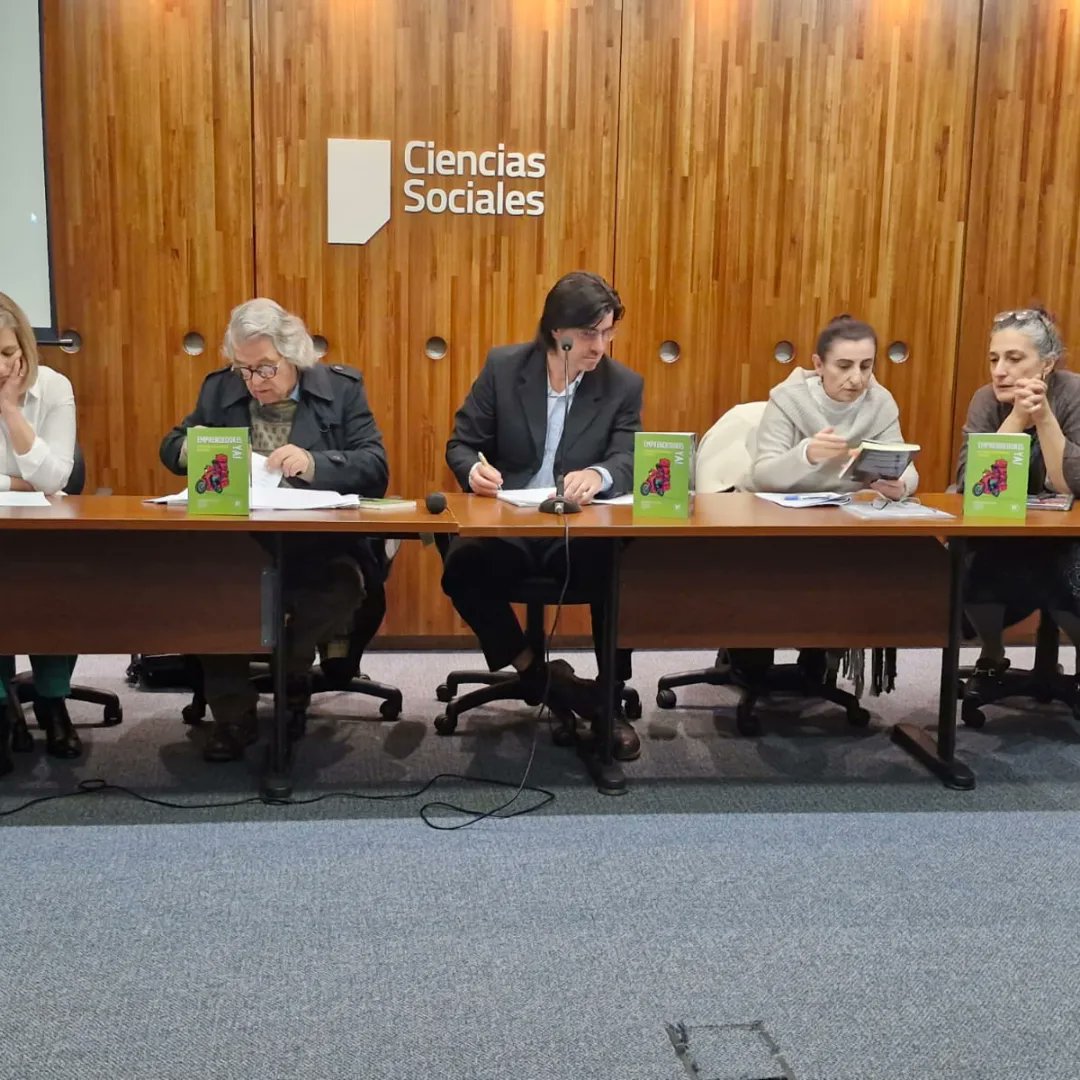 UPedidosya's tweet photo. Lanzamiento del libro "Empreendedores Ya", escrito y organizado por un equipo de extensión y investigación de la univerdad, con quienes hicimos muchos intercambios en los últimos años.
Arriba a la colectividad y solidaridad en la lucha ✊🏽 https://t.co/iOmRXzUAQe