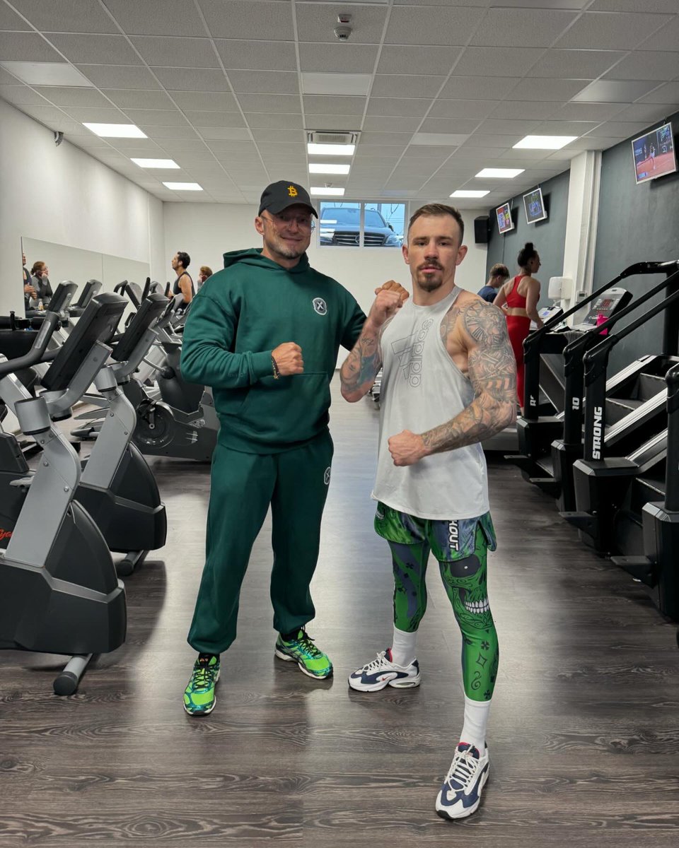 CStreza's tweet image. 🥊 
 🇷🇴
 🥋 
 Training alongside a professional boxer! 
 #TheViking @amansioparaschiv 
 Every punch, every sweat drop is a step closer to greatness. Pushing limits, chasing dreams. Let's conquer the ring together! 
#TrainingHard #BoxingJourney 🥊💥