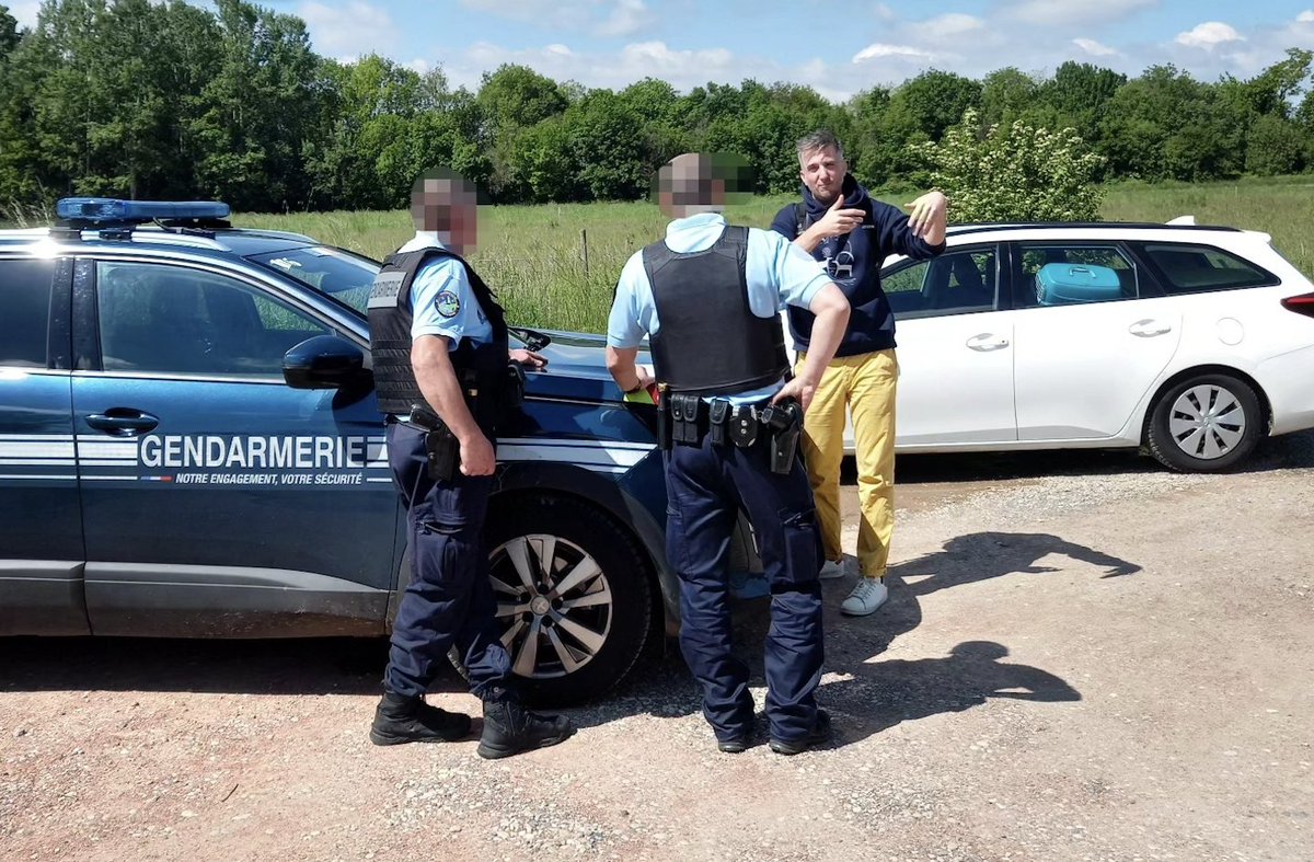 Près de Lyon : coup dur pour le parc à dinosaures, les gendarmes arrêtent les travaux l.actu.fr/3BoE