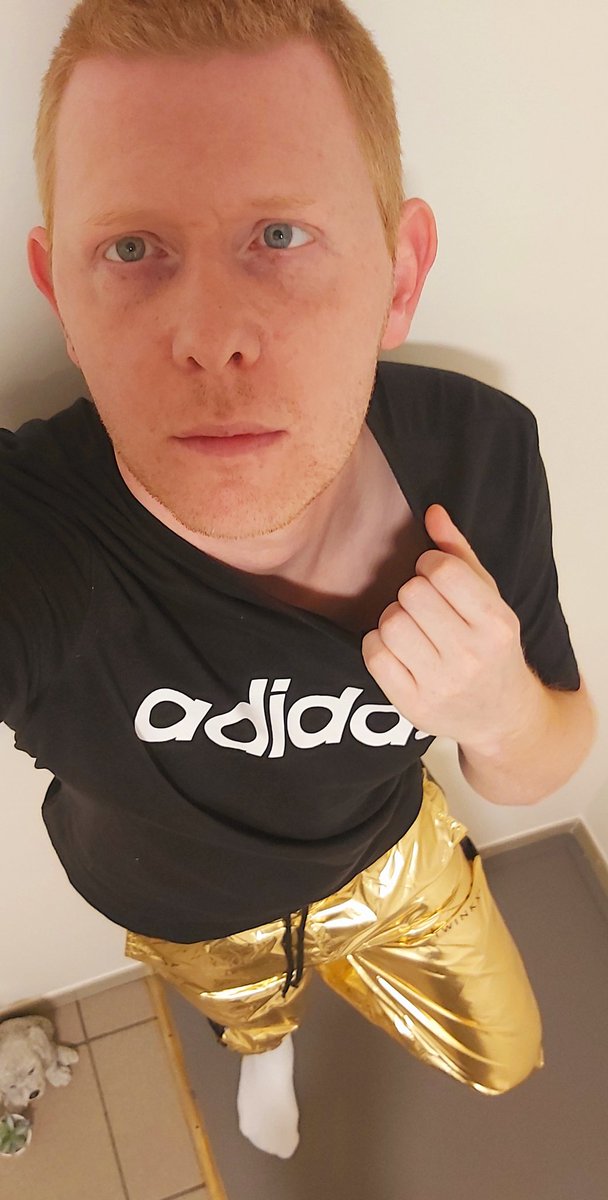 shinytrackielad's tweet photo. Just in love of this new 50K unity gold pants of @twinkx_official now ready to take it out outdoors! ๐๐๐ #twinkx #twinkxgear #unitygold #goldenpants #nylongold #nylonpants #nylongear #gaygear #gayfetish #scallyboy #scallylad #gearboy #gearlad https://t.co/BIPJklUCaW