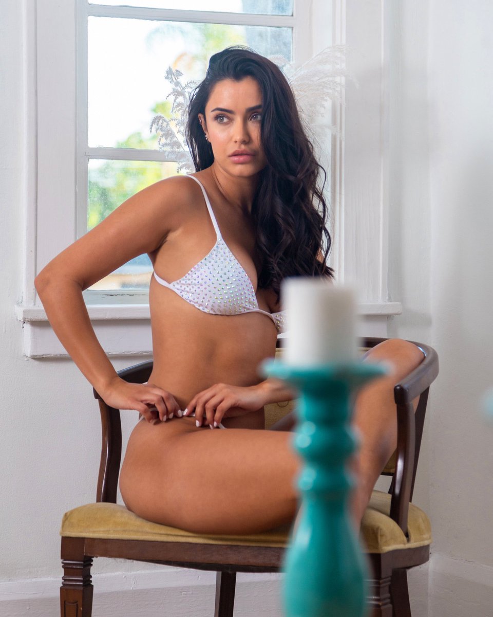 themikedoc's tweet image. Spinnin records, amplifying to new heights 🎧 #spinnindeep #Musica 
.
Model: Nataniele
Outfit: @ohpolly 
.
.
#PhotographyIsArt #photography #music #art #candid #Miami #swimweek #gntm #fashion #model #fyp #Friday