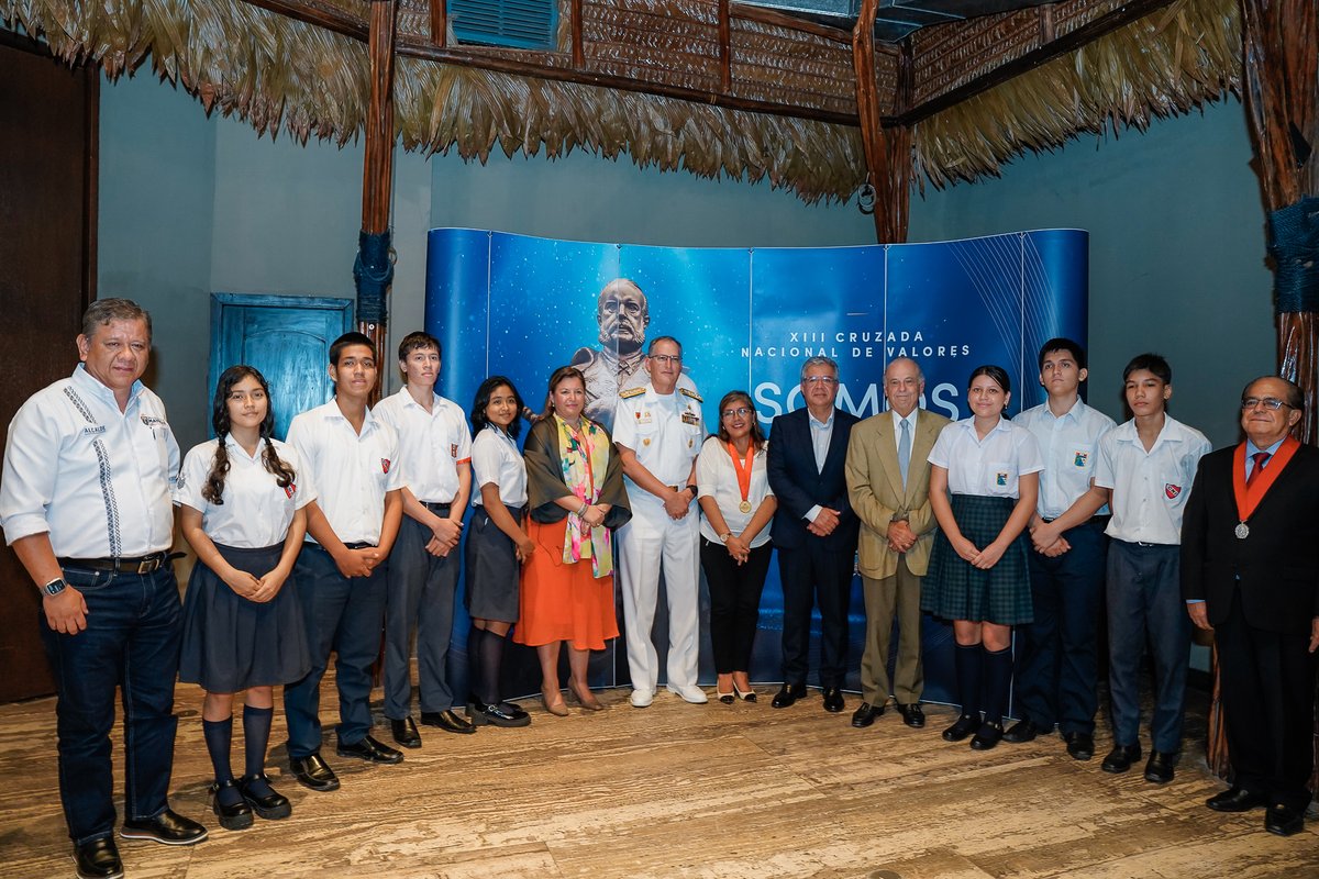 ComsMovistarPe's tweet photo. Junto a la Marina de Guerra del Perú (@naval_peru) presentamos desde Iquitos la XIII Cruzada Nacional de Valores "Somos Grau Seámoslo Siempre"! Inspirados en Don Miguel Grau , buscamos fortalecer la identidad nacional a través de valores cívicos, morales y patrióticos. 🏅 (1/4) https://t.co/kg8kgvTQby