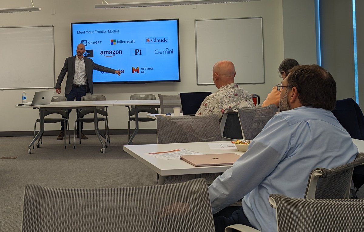 Super informative presentation from <a href="/ultraAdam/">adam peruta</a> on GPTs <a href="/NewhouseSU/">Newhouse School</a>