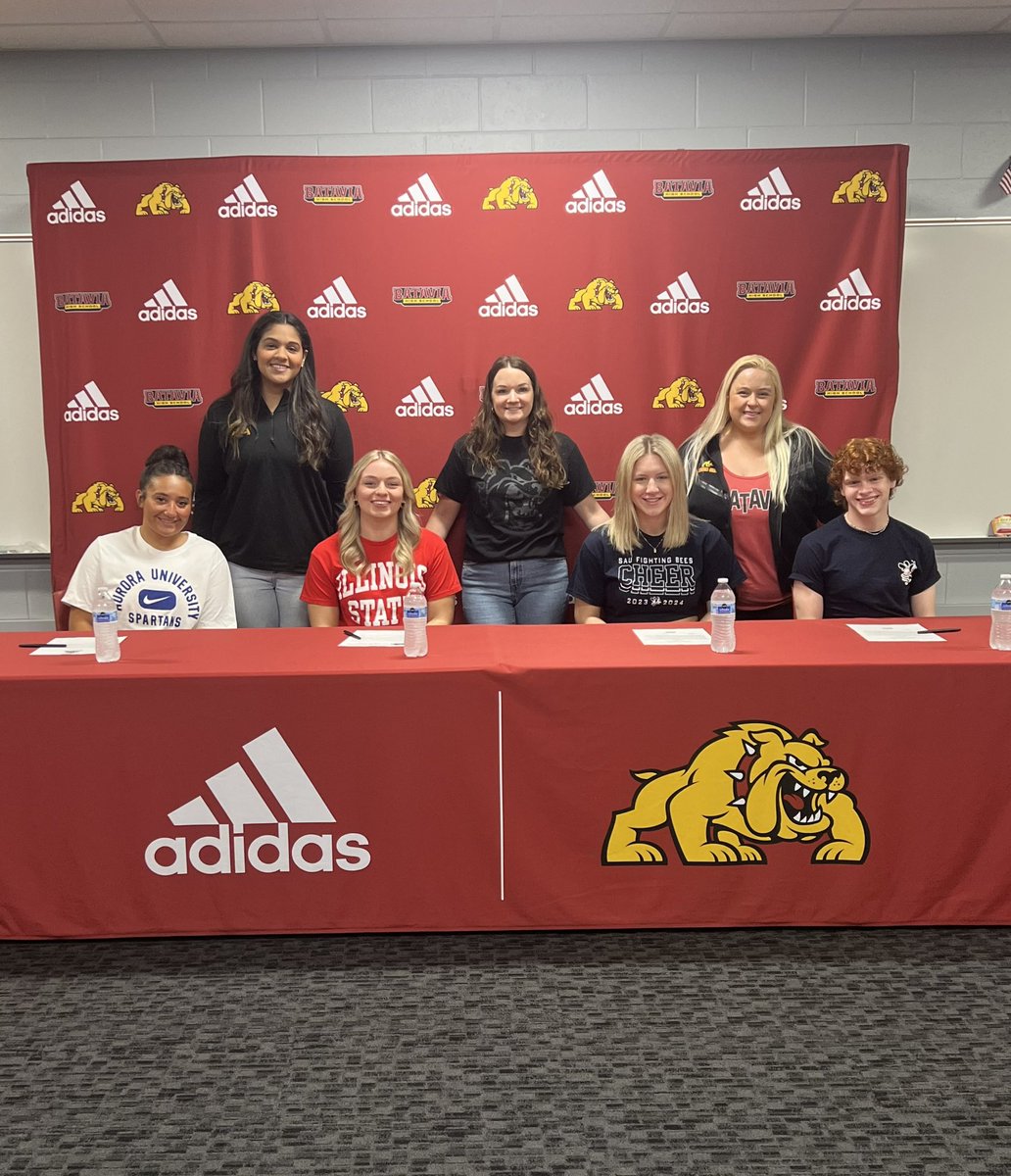 Today we celebrate four talented athletes as they committed to Cheer in college. We are so happy to seem them continuing to do something the love. Congratulations! Keep making us proud