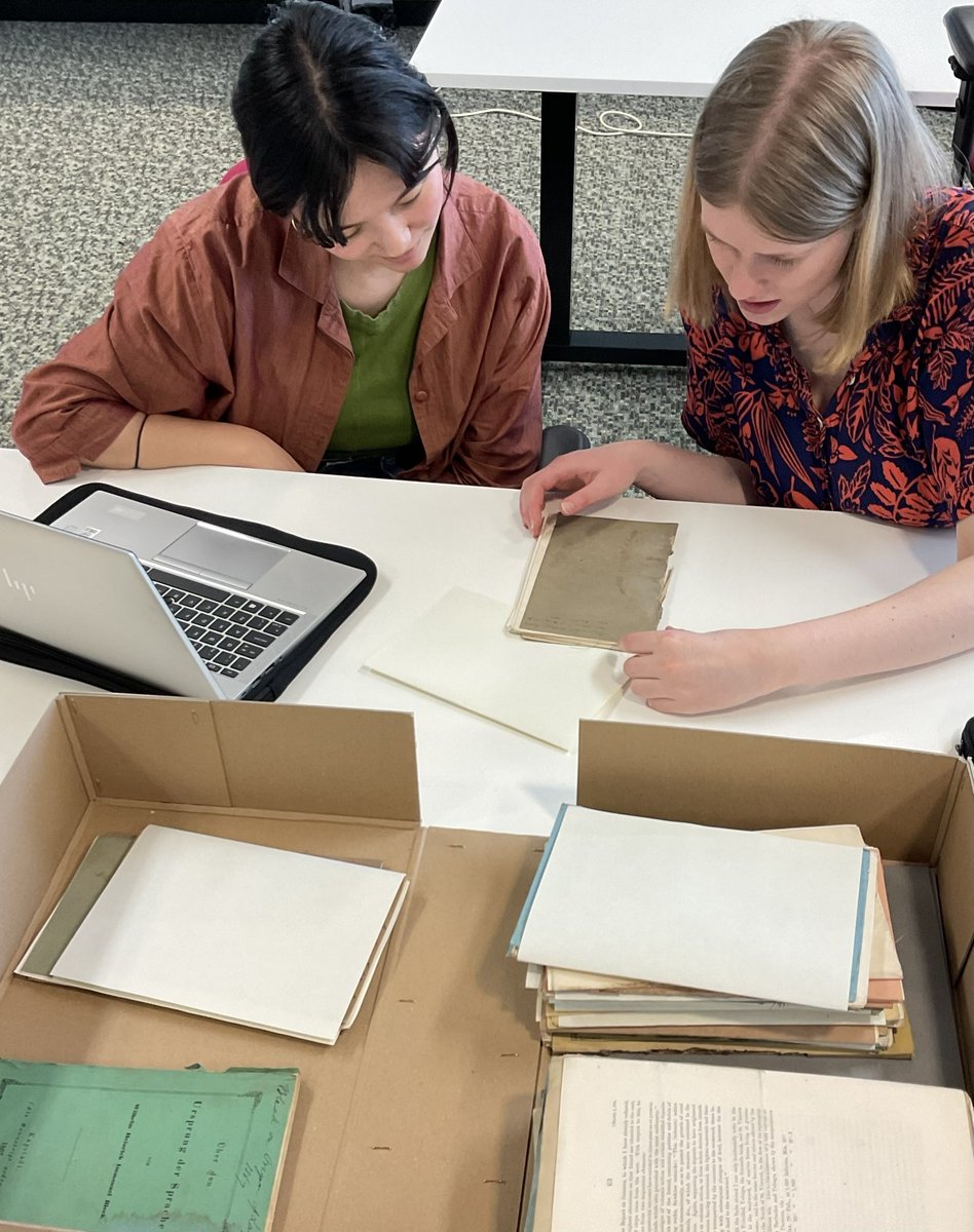 🚨new blog alert! 🪨 Harriet & Claire have been working on Lyell's Offprints, read their blog to find out more! 200 offprints actually done... several more boxes to do! libraryblogs.is.ed.ac.uk/lyell/2024/05/…