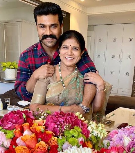 #RamCharan and his mother #Surekha Garu will pray at Sri Kukkuteswara Swamy Temple in Pithapuram on May 11, 2024. #GlobalStarRamCharan #RamCharan #GameChanger #RC16 #RC17