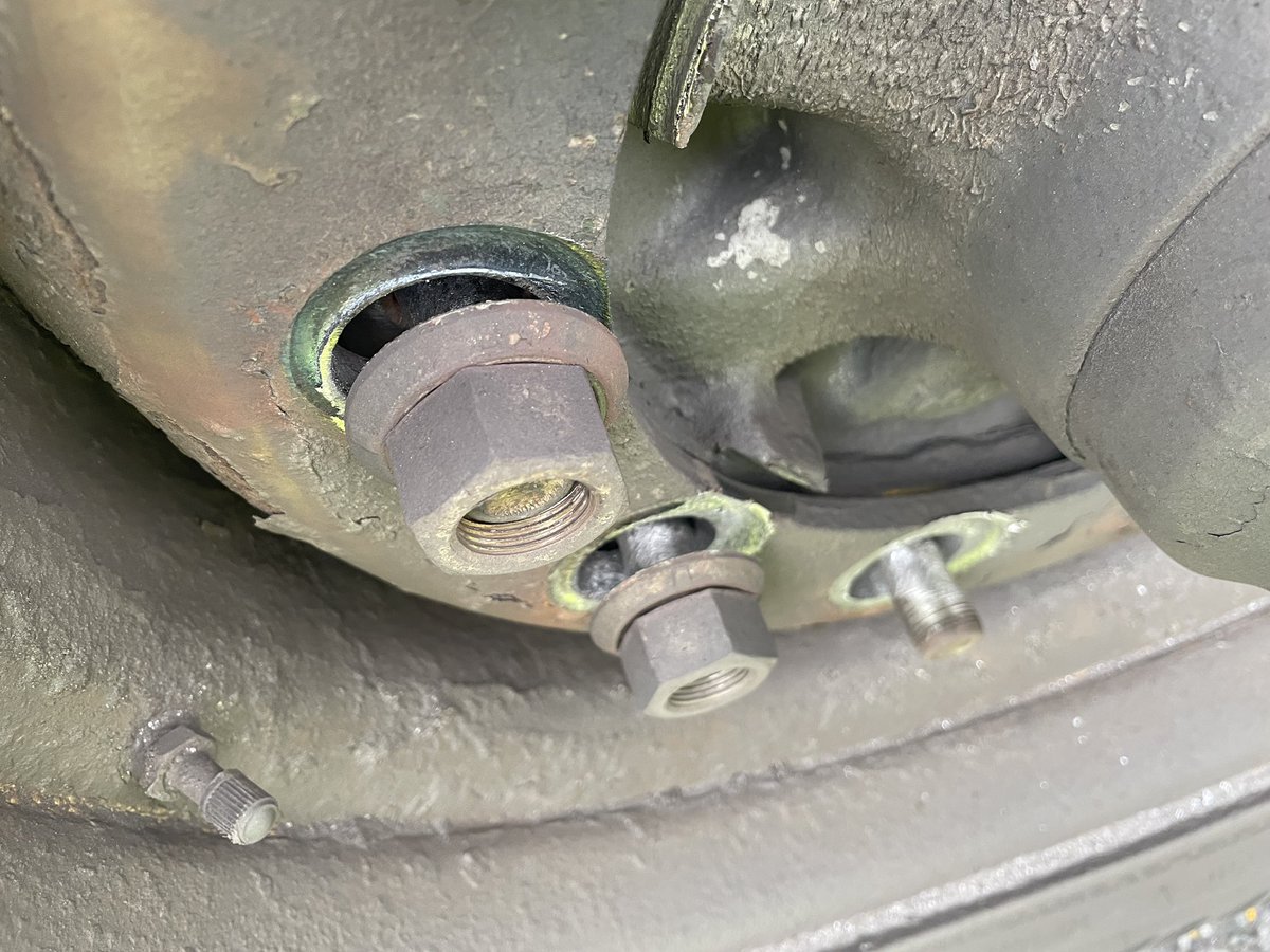 DVSAEnforcement's tweet photo. #HGV inspected by our North Wales Team 🚔 

Catastrophe averted✅

This wheel was about to fully detach 🛞 

Wheel loss can cause serious injury or death ⚰️ 

Ensure you do a #WalkAroundCheck, it’s vital you #CheckYourNuts 🔩 

#CarlessTorqueCostsLives 🔽

https://t.co/1feheOOb68 https://t.co/g6tLmdKueN