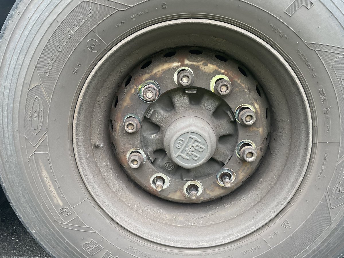 DVSAEnforcement's tweet photo. #HGV inspected by our North Wales Team 🚔 

Catastrophe averted✅

This wheel was about to fully detach 🛞 

Wheel loss can cause serious injury or death ⚰️ 

Ensure you do a #WalkAroundCheck, it’s vital you #CheckYourNuts 🔩 

#CarlessTorqueCostsLives 🔽

https://t.co/1feheOOb68 https://t.co/g6tLmdKueN