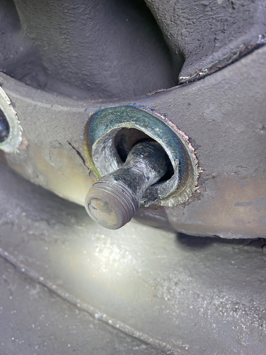 DVSAEnforcement's tweet photo. #HGV inspected by our North Wales Team 🚔 

Catastrophe averted✅

This wheel was about to fully detach 🛞 

Wheel loss can cause serious injury or death ⚰️ 

Ensure you do a #WalkAroundCheck, it’s vital you #CheckYourNuts 🔩 

#CarlessTorqueCostsLives 🔽

https://t.co/1feheOOb68 https://t.co/g6tLmdKueN