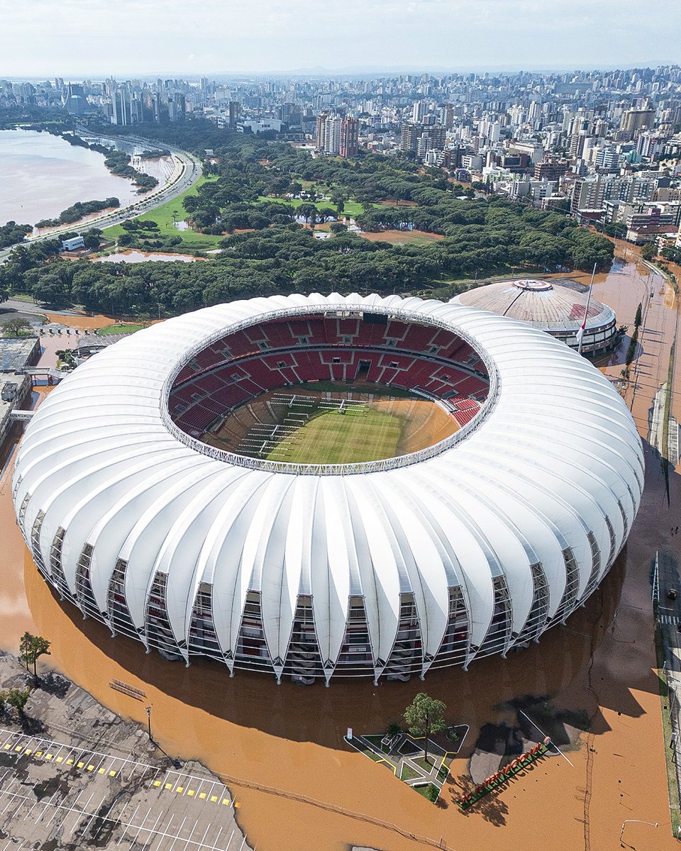 ملاعب أندية  غريميو و إنترناسيونال تغرق بسبب الفيضانات
🏟☹️☹️🙏

Estádio Beira-Rio
Gremio Arena