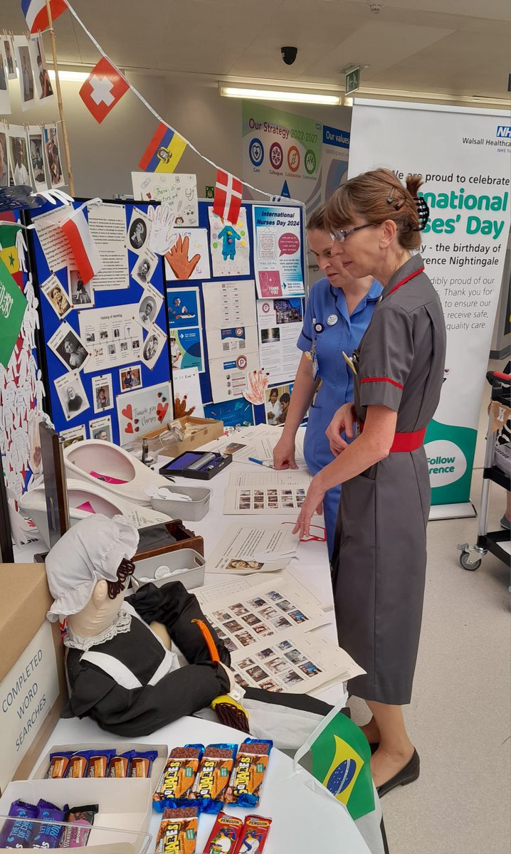 A busy day at our stand. Lots of people dropping by to enjoy treats, a drink and a natter! @LisaRuthCarroll @lornakelly22 @WalsallHcareNHS #InternationalNursesDay