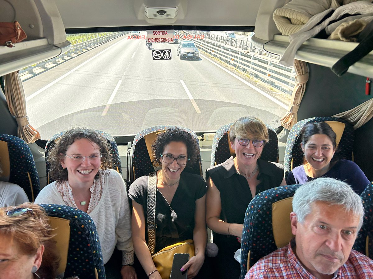 JuntsxCatVila's tweet photo. 🚌 Camí a Elna‼️ 
Desitgem que aquest sigui l'últim pelegrinatge a la #Catalunya nord, perquè significarà que el President Puigdemont finalment estarà a la Catalunya del sud, a casa seva, treballant pel futur del nostre país.
@KRLS 
#PuigdemontPresident https://t.co/srL1HMcbuq