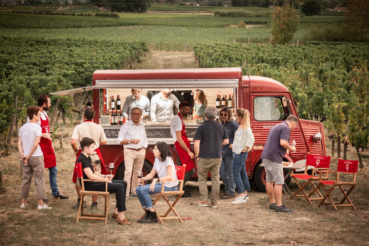Vins Saint-Emilion (@vinsstemilion) on Twitter photo Ce week-end : 🍷+👩🍇👨+🛻 = Saint-Emilion Wine Trip aux Halles de Bacalan ! 
#vinssaintemilion #evenement #bordeaux
📸Antoine Ollier - Grenouilles Prod Ce week-end : 🍷+👩🍇👨+🛻 = Saint-Emilion Wine Trip aux Halles de Bacalan ! 
#vinssaintemilion #evenement #bordeaux
📸Antoine Ollier - Grenouilles Prod