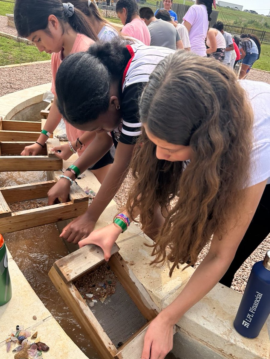 Jen Holsinger-Raybourn tweet media