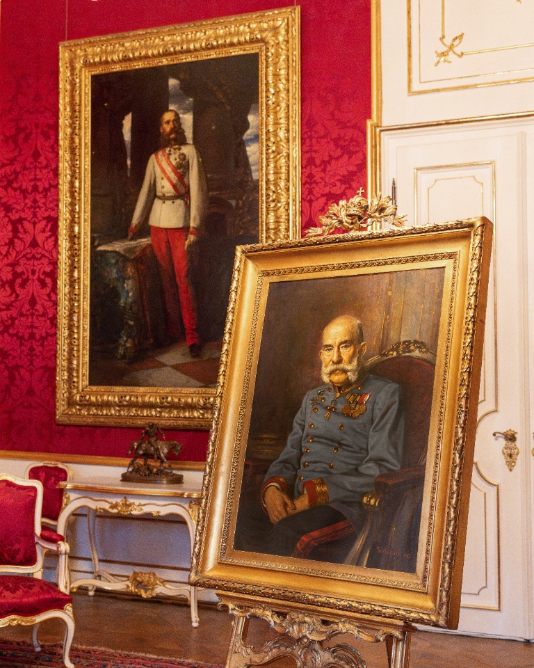 #Historyfact: Emperor #FranzJoseph experienced many changes during his 68-year reign. It was a time when old & new existed side by side. There exist recordings of the old emperor's voice - you can listen to it on the audio guide during your visit at the Sisi Museum. 🎧 📸 © SKB