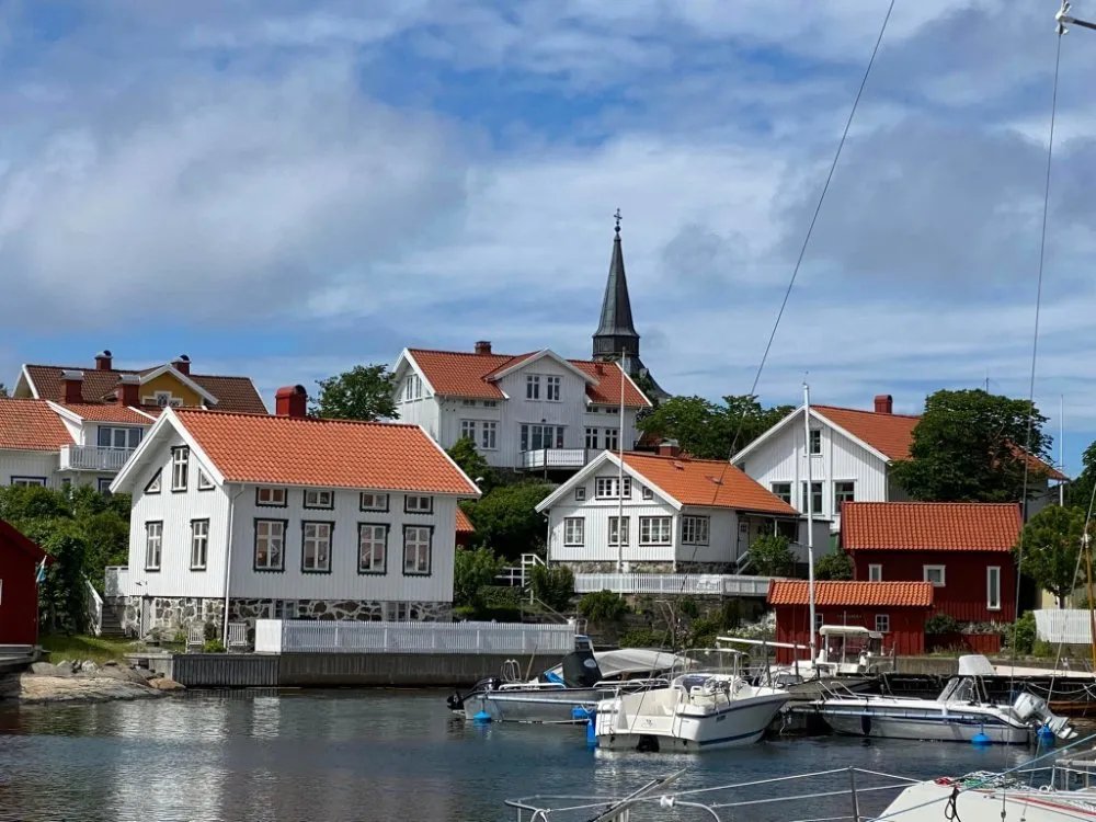 스웨덴에 있는 Gullholmen 섬의 모습... 아주 작은 섬이지만 멋진 요트 선착장도 있는데, 정말 작은 공간에 이렇게 옹기종기 모여 사는 건 정말 특별한 삶의 모습이 아닐까 하는 생각이 들었다...