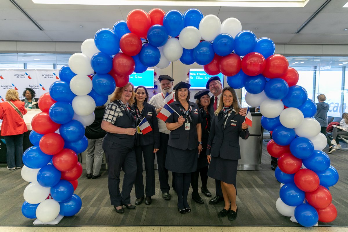 This past Monday, #PHLAirport and @AmericanAir officially launched nonstop flights to Nice, France! To celebrate the inaugural flight, we held a gate event complete with food, giveaways and berets! Learn more about the Nice flight: phl.org/newsroom/AA-Ni… #FlashbackFriday