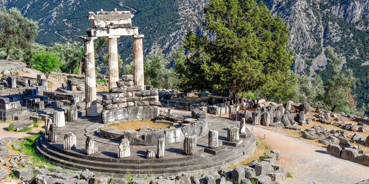 History Fact Friday! At the Oracle of Delphi in ancient Greece, priestesses would make prophecies after inhaling fumes from geologic fault lines. One of these gases may have been ethylene, which later became a popular anesthetic. Learn more from @WLMHQ: ow.ly/ieoH50RzSUJ