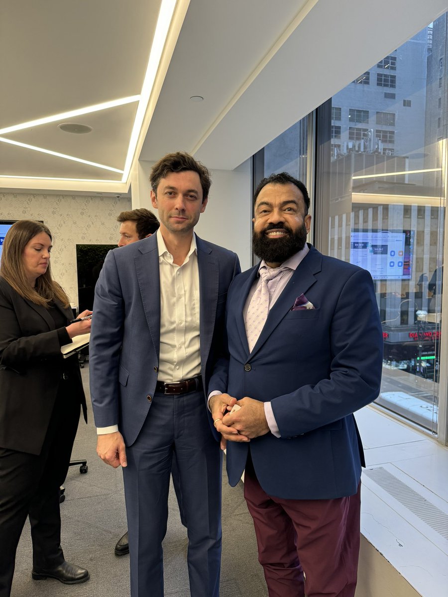 Brilliant breakfast and conversation with US Senator Jon Ossof (GA) on the future of our elections. He is right about moving focus away from only elite colleges to focus also on community colleges and trade technical and vocational schools to keep young people civically engaged.
