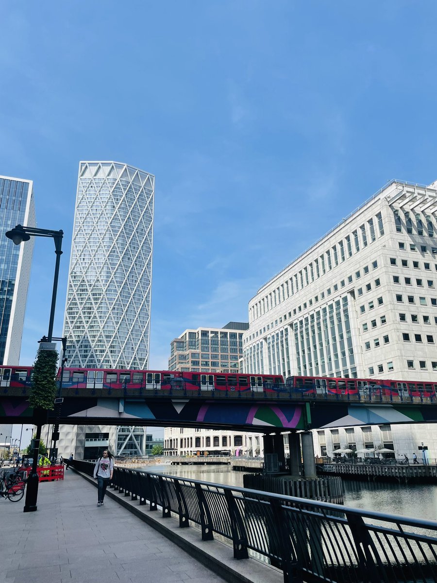 Really enjoyed visiting sunny Greenwich today and meeting collaborators at @UniofGreenwich 🫠  Thank you for having me!
(The photo was taken at Canary Wharf)