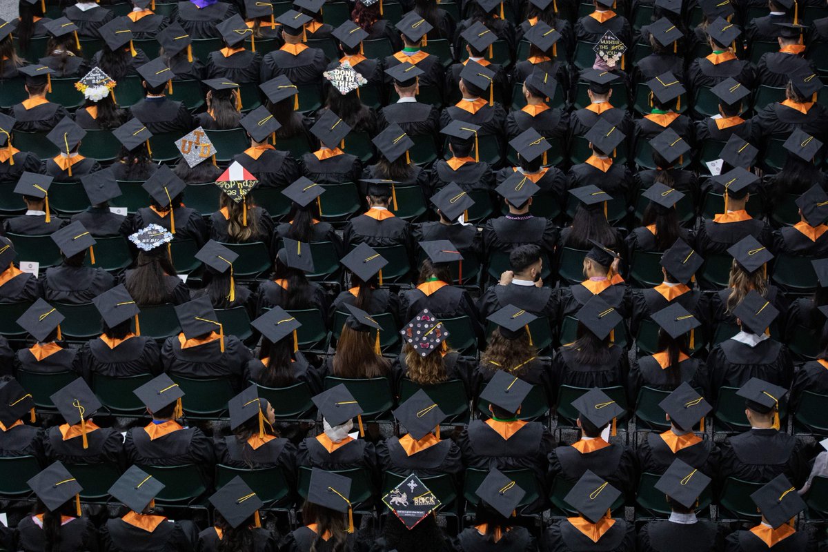 FutureComets's tweet image. It’s officially graduation season! 🎓 A huge congrats to all Comets graduating today! This is a huge accomplishment, and it is only the beginning of your incredible journey ahead. Whether you’re a past, present, or #FutureComet, you can always call UT Dallas your home 🧡💚.