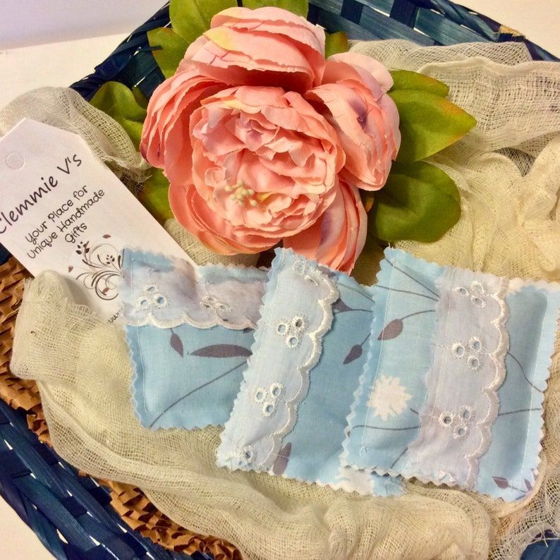 buff.ly/3WueAUc Lavender sachets with soothing and sedative properties can relieve stress, and anxiety, and lift your mood. Perfect for placing in a country basket as fillers. #Mothersday #lavender #handmadegifts #stressrelief