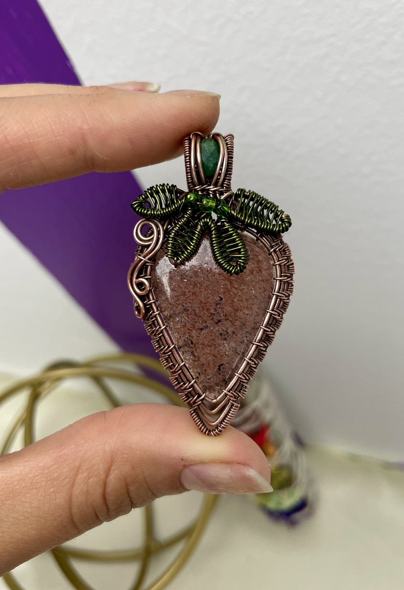 I can’t believe I still have this cute lil strawberry #wirewrap available! 
🥲🍓💓
Lïnk below 👇🏽
