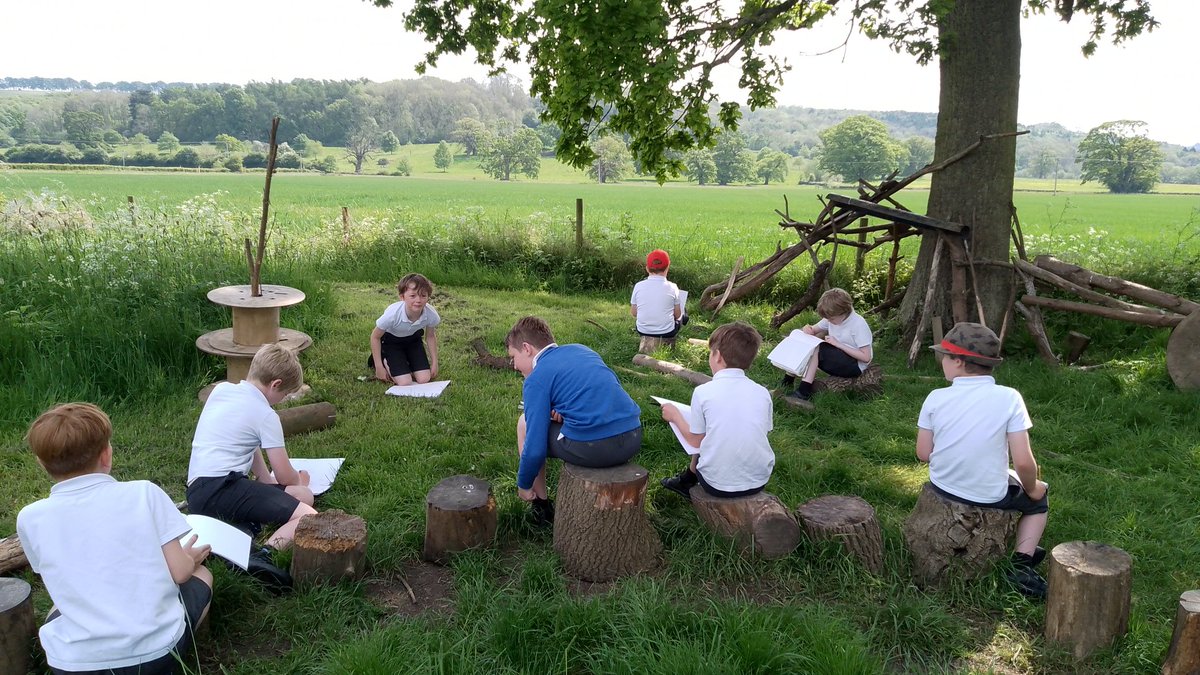 Windrush enjoyed using Forest School as inspiration for their art today!