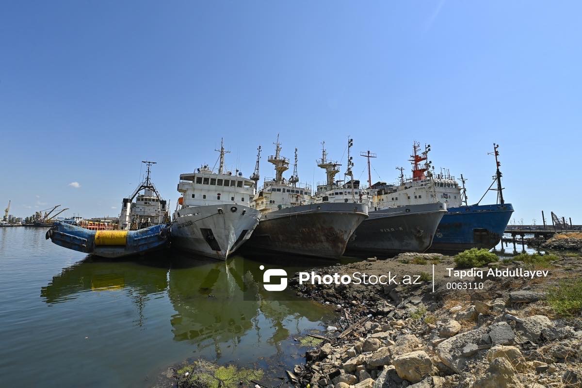 Gəmi qəbiristanlığı 🛳 📍 “Bibiheybət” Gəmi Təmiri Zavodunun yaxınlığda yerləşir. 📸 Qeyd: Foto 2023-cü ildə çəkilib. #bibiheybət #gəmi #yelkən #gəmitəmirizavodu #gəmitəmiri #təmir #zavod #ship #sail #sailor #photo2023 #photostockaz