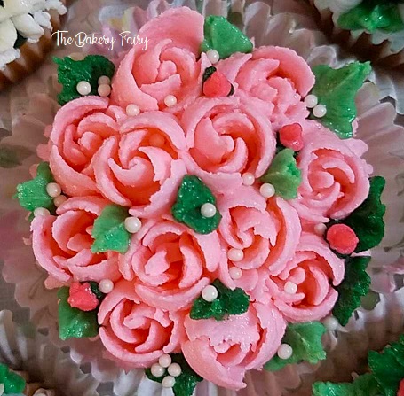 #edibleflowers for #mothersday .. #buttercream #cupcakes #madeinkentucky .. #kentuckybaking #kentuckybaker #kentuckyhomebaker #cupcakeflowers #flowercupcakes .. #mothersdaygifts #mothersday2024