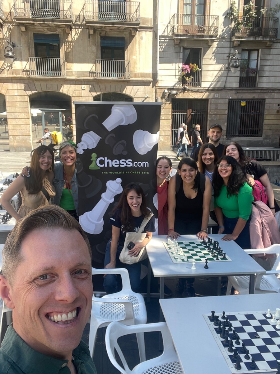 Making the streets of Barcelona safer and more fun today with a chess event for the homeless. ♟️💚🇪🇸