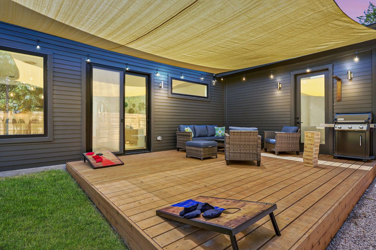 GuestSpaces's tweet photo. Enjoy warm summer days on the patio at the East Side Entertainer's Home - complete with a BBQ grill, outdoor seating, and yard games!

Visit https://t.co/ItzB5VpQM1 for booking. All GuestSpaces properties are also available for #Airbnb or #VRBO bookings. https://t.co/5GFchiNgQ1