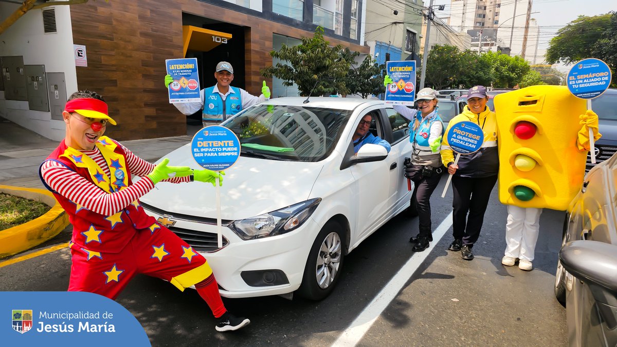 Nuestra Subgerencia de Movilidad Urbana con apoyo de la @ATU_GobPeru realizaron la campaña ¡Detente! con el objetivo de concientizar acerca del peligro de usar el celular mientras transitan y el cumplimiento de las normas de tránsito a fin de evitar accidentes.