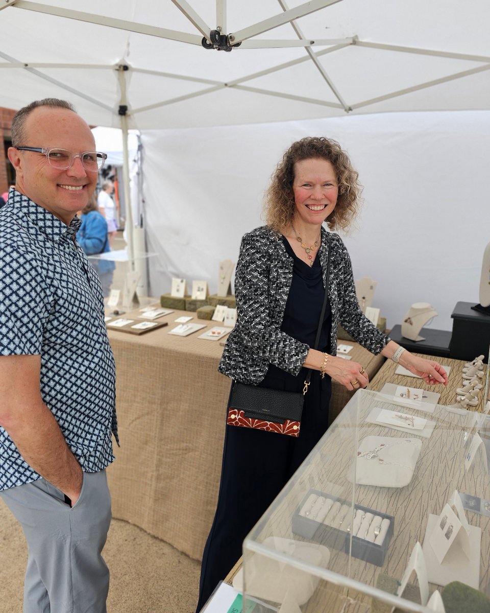 TheCraftGuild's tweet image. Opening reception was an absolute ball!! A big thanks to everyone who made the night so special. Day two has arrived, and art is in the air!!🤗🏺
#CraftGuildofDallas #SpringShow2024