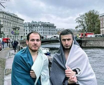 Первыми на помощь тонувшим пассажирам автобуса, упавшего с моста в Петербурге, прибежали двое уроженцев Дагестана. Герои!