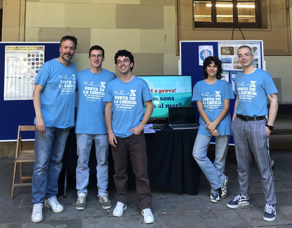 evodevogenomeUB's tweet photo. Today we had a wondeful Friday at the #FestaCiènciaUB where our team members shared the results of our projects on Oikopleura, marine noise pollution @deuteronoise @LaSalleBCN @jpioceans and bitoxins @CienciaGob. Come tomorrow Saturday for more 🧬🌊 https://t.co/ddoLeHK5wE