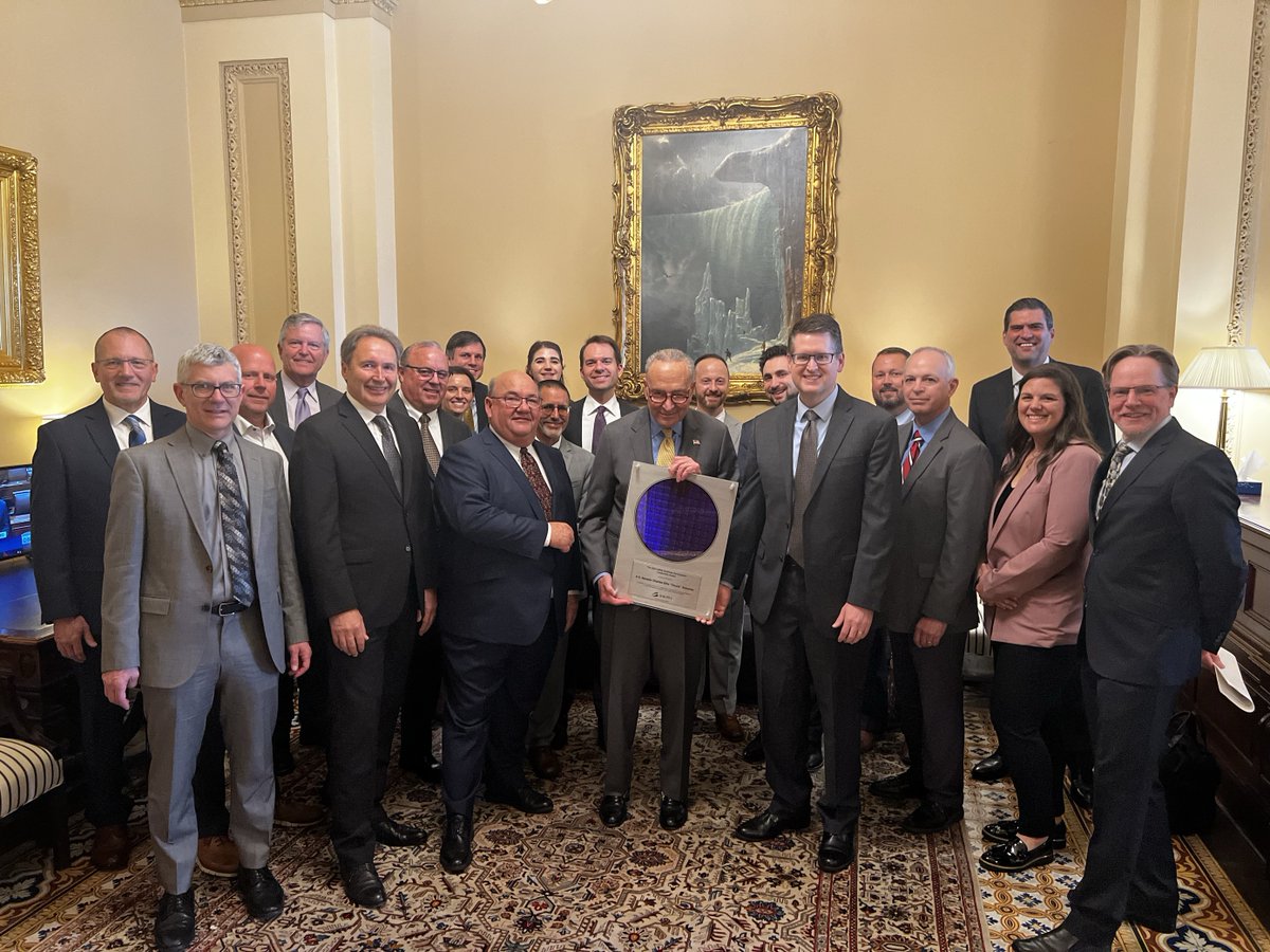 SEMI has presented the annual SEMI Americas Government Leadership #Award to U.S. Senate Majority Leader Charles (Chuck) Schumer in recognition of his extraordinary support of the U.S. #semiconductor industry. #CHIPSAct #publicpolicy

Learn more. 👉 bit.ly/44RCzPH