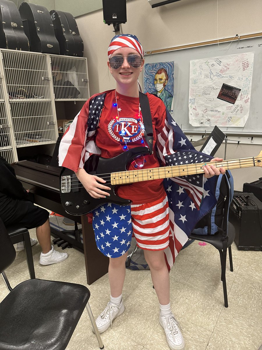 EEisenhowerms's tweet image. Last Day of Spirit Week on Day 153  of #180daysoflearning at IKE #KidsLearnAtIKE @WilnicG @DrIanBSaltzman @EPS_Region3 @EPS_DeputySupt @EverettSchools.