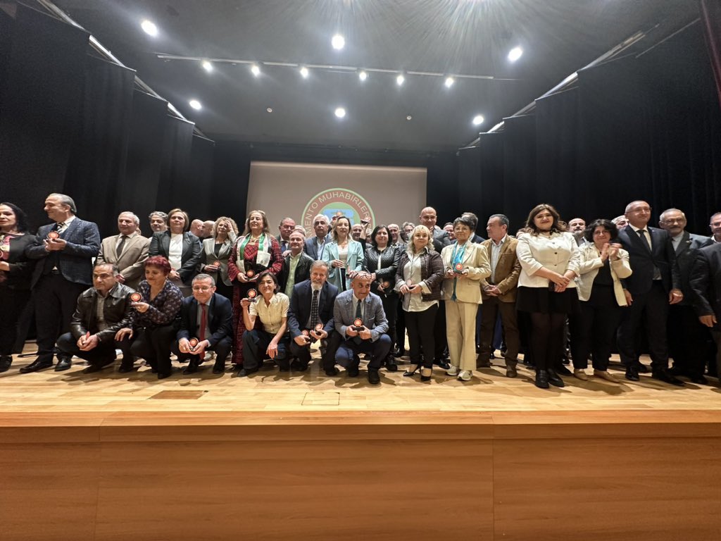 📍Parlamento Muhabirleri Derneği’nin resepsiyonuna katıldık.
📍60 yıldır büyük bir özveri ile çalışan, milletle temsilcilerini buluşturan tüm parlamento muhabiri arkadaşlarımıza, emekçilerimize yürekten teşekkür ediyorum.
