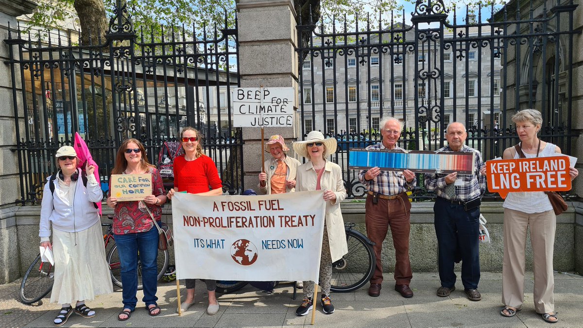 Dublin #ClimateStrike week 283 . Friends of #FridaysForFuture continue the call for #ClimateActionNow @GretaThunberg
