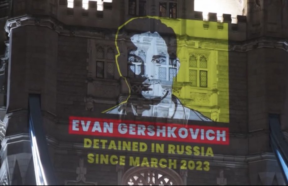It’s Friday May 10, 2024. WSJ reporter Evan Gershkovich was detained by the FSB Mar 29, 2023. 1 year & 42 days ago JOURNALISM IS NOT A CRIME! 📰 🎙️ 📺 💻 Image from Tower Bridge in London, @thecfhk for #worldpressfreedomday FREE EVAN NOW! #IStandWithEvan