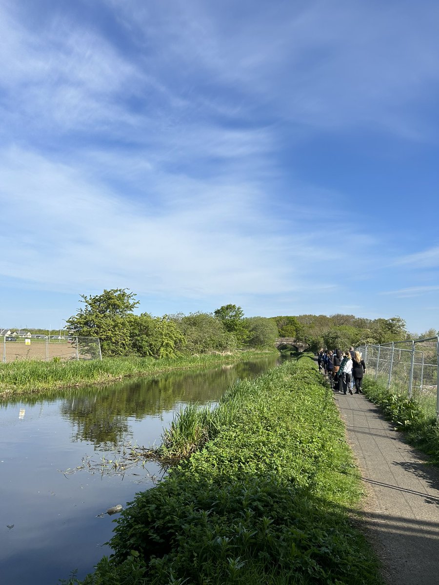 What a morning to #learn about becoming an #ecologist and how wildlife is protected as the development grows from @ramboll senior ecologist Adam. Canal and woodland walks and learning tracking methods and about animal territories for S1 pupils @wlwinchburgh_ac